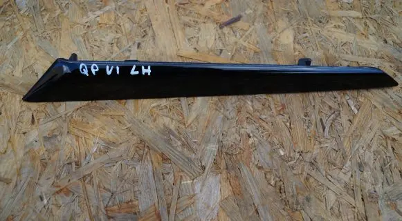 Maserati Quattroporte Front door trim bar 6700259740