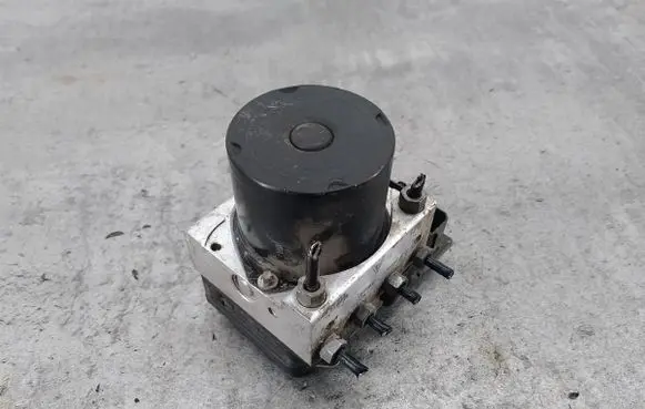 Skoda Fabia Mk2 (5J) ABS Pump