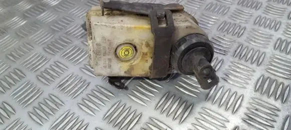Brake fluid reservoir