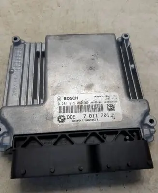 BMW 3 E90 E91 Engine control unit/module 0281015042 7811701 030156361