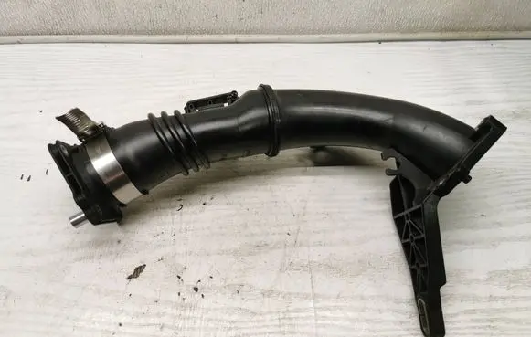 Volvo V40 Air intake hose/pipe AV6Q9351BC