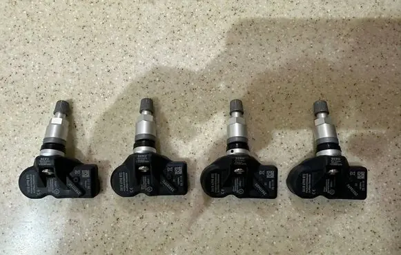 BMW X3 F25 Tire pressure sensor 36106874830 6874830 36106890964
