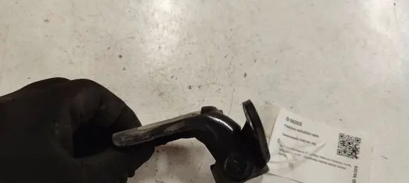 Toyota Avensis T250 Front door upper hinge