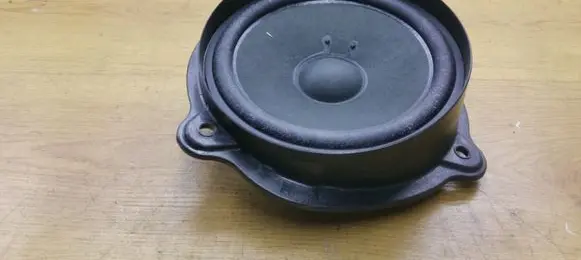 Mercedes-Benz CLS C219 Front door speaker