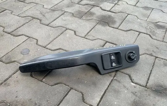 Renault Trafic III (X82) Front door interior handle trim 93866643