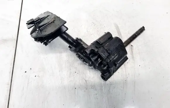 Volkswagen Golf III Oil pump 026115153A