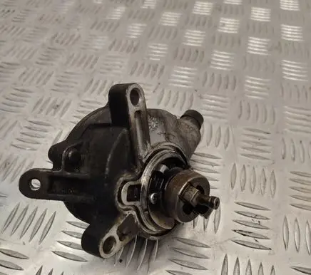 Volvo V70 Vacuum pump 08699237