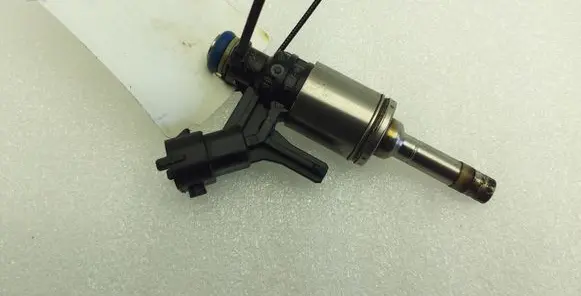 BMW 1 F20 F21 Fuel injector 0261500073 7591623