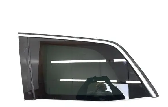 Mercedes-Benz GL X166 Rear side window A1666700087