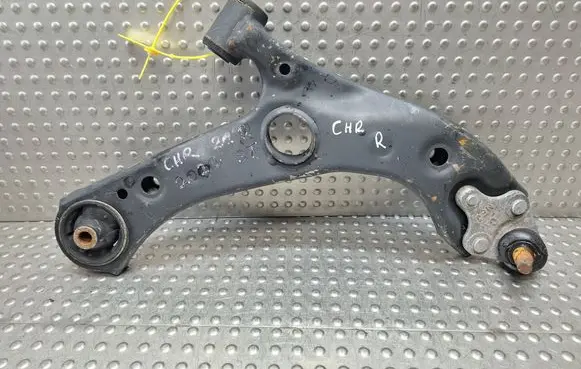 Toyota C-HR I Front control arm S27730815
