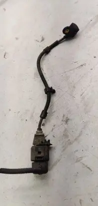 Volkswagen PASSAT B6 Crankshaft position sensor 9805940