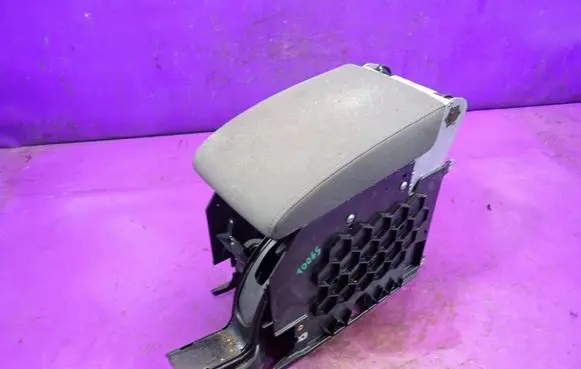 Volkswagen Golf Plus Armrest 5M0864207C