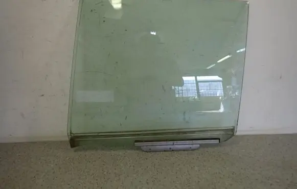 Toyota RAV 4 (XA20) Sliding door window/glass 