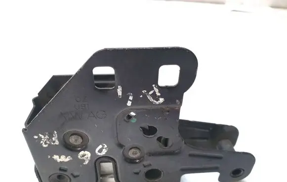 Audi A4 S4 B7 8E 8H Engine bonnet (hood) release handle 8E0823509C