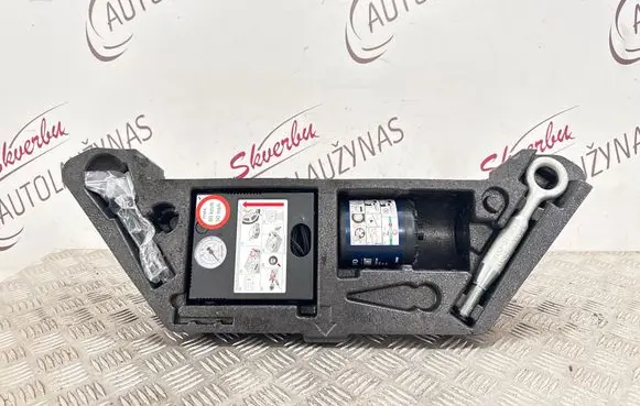 Volvo XC40 Tool set 8888025730 31445789 AD7T0