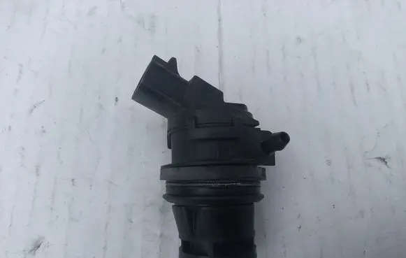 Mazda 3 I Windscreen/windshield washer pump 8603102451