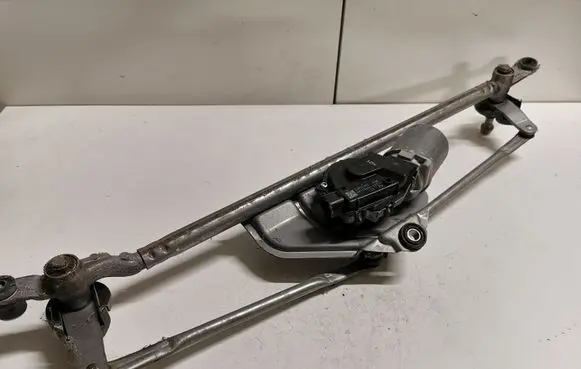 Chevrolet Camaro Front wiper linkage and motor 20955389