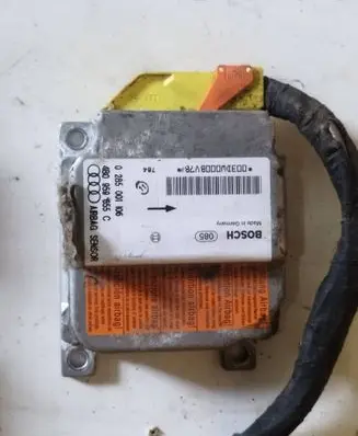 Audi A6 S6 C5 4B Airbag control unit/module 0285001106