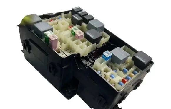 Volvo V40 Fuse module AV6T14A142AA 21089