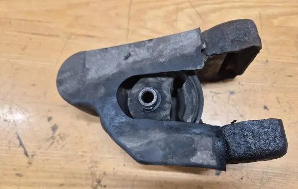 Hyundai Sonata Engine mount bracket 219343K100 050607 29343806