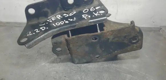 Toyota Corolla Verso E121 Engine mount bracket