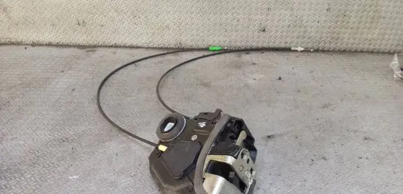 Toyota Verso Rear door lock A046693