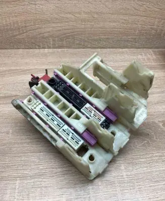 Volvo XC90 Fuse module 9494934 1928403412