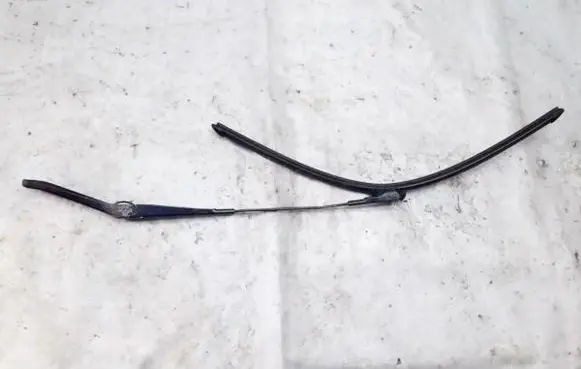 Ford Focus Front wiper blade arm 4m5117526ab