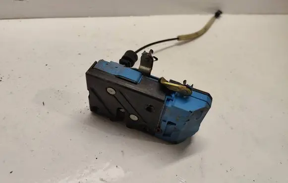 Volvo XC90 Front door lock 30634614