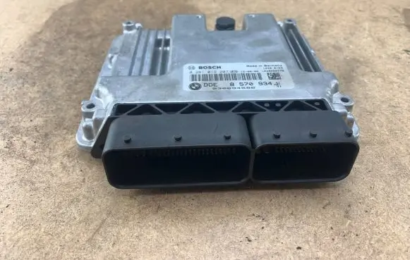BMW 1 F20 F21 Engine control unit/module 8570934