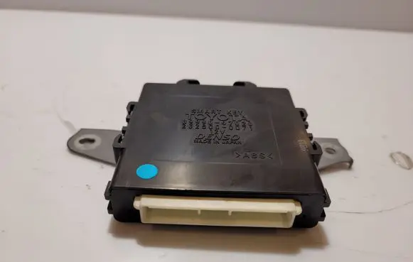 Toyota Prius (XW20) Keyless (KESSY) go control unit/module 8999047020