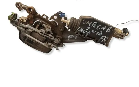 Opel Omega B1 Front door lock 605328 90493702 1101215