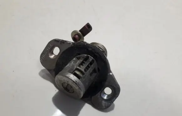 Renault Megane I Tailgate exterior lock 