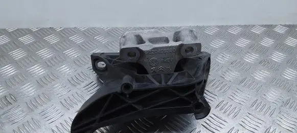 Peugeot 508 II Engine mount bracket 9820499380