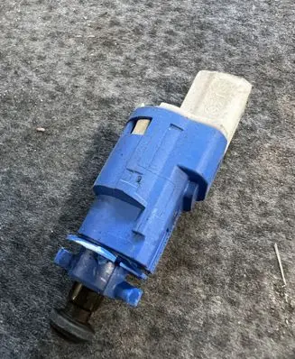 Renault Clio III Brake pedal sensor switch 8200276359B 8200276359