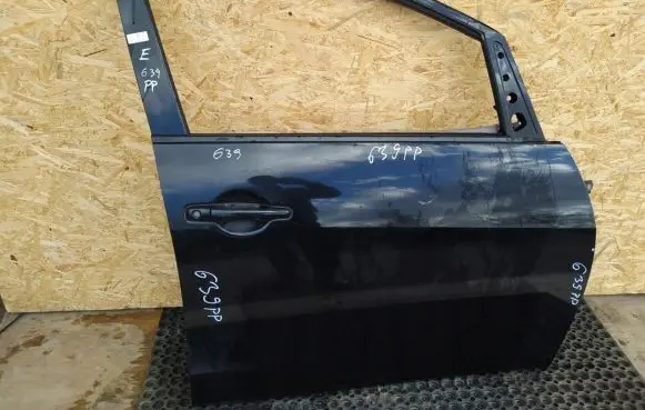 Mitsubishi Grandis Front door