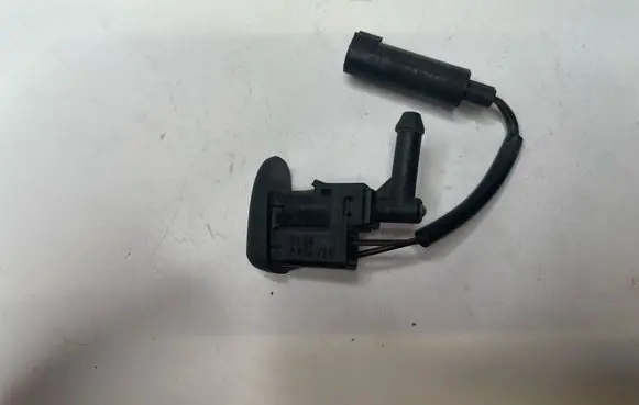 BMW 3 E46 Windshield washer spray nozzle 7056731