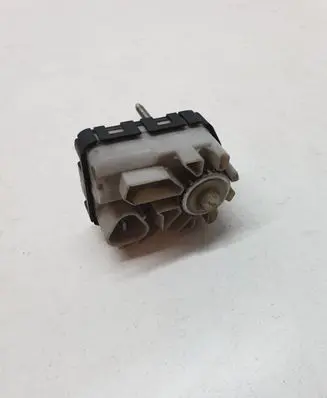Headlight level adjustment motor
