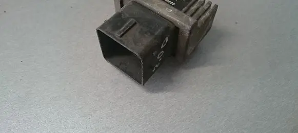 Opel Vivaro Glow plug pre-heat relay 9640469680