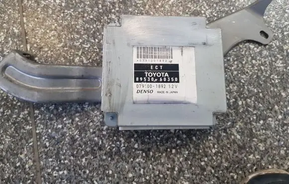 Toyota Prius (XW20) Airbag control unit/module 8953060530