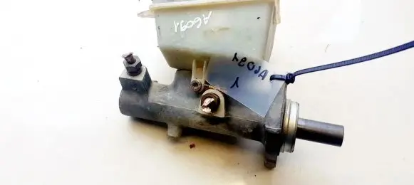 Ford Mondeo Mk III Master brake cylinder 2S712422AA 2S71-2422-AA