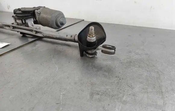 Front wiper linkage and motor