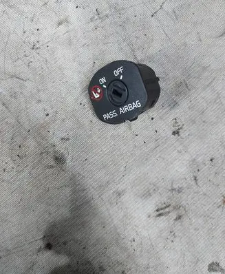 Volvo XC90 Passenger airbag on/off switch 30658737