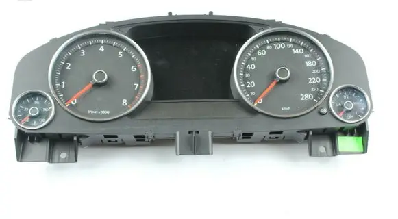 Volkswagen Touareg II Speedometer (instrument cluster) 7P6920880E