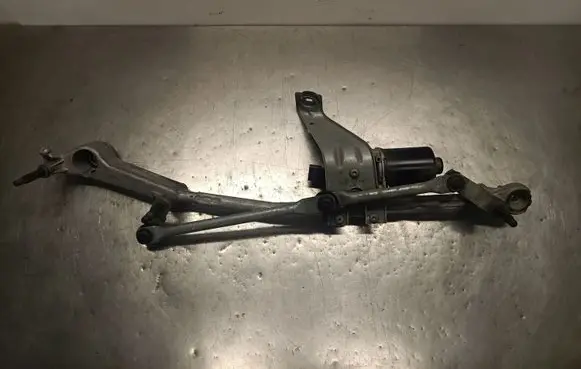 Mercedes-Benz B W246 W242 Front wiper linkage and motor A2469065900