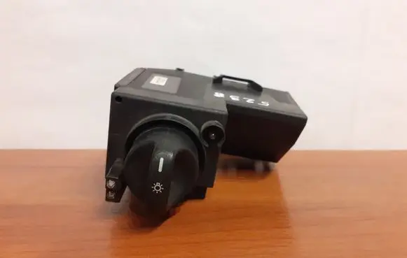 Mercedes-Benz E W210 Light switch 2105452004 5238