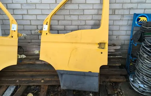 Iveco Daily 30.8 - 9 Front door