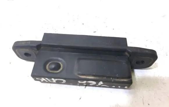Toyota Avensis T270 Tailgate opening switch 