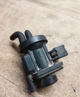 Mercedes-Benz C W203 Valve vacuum 0005450427