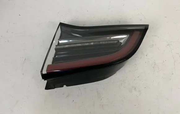 Tesla Model 3 Tailgate rear/tail lights 1077402 1077404